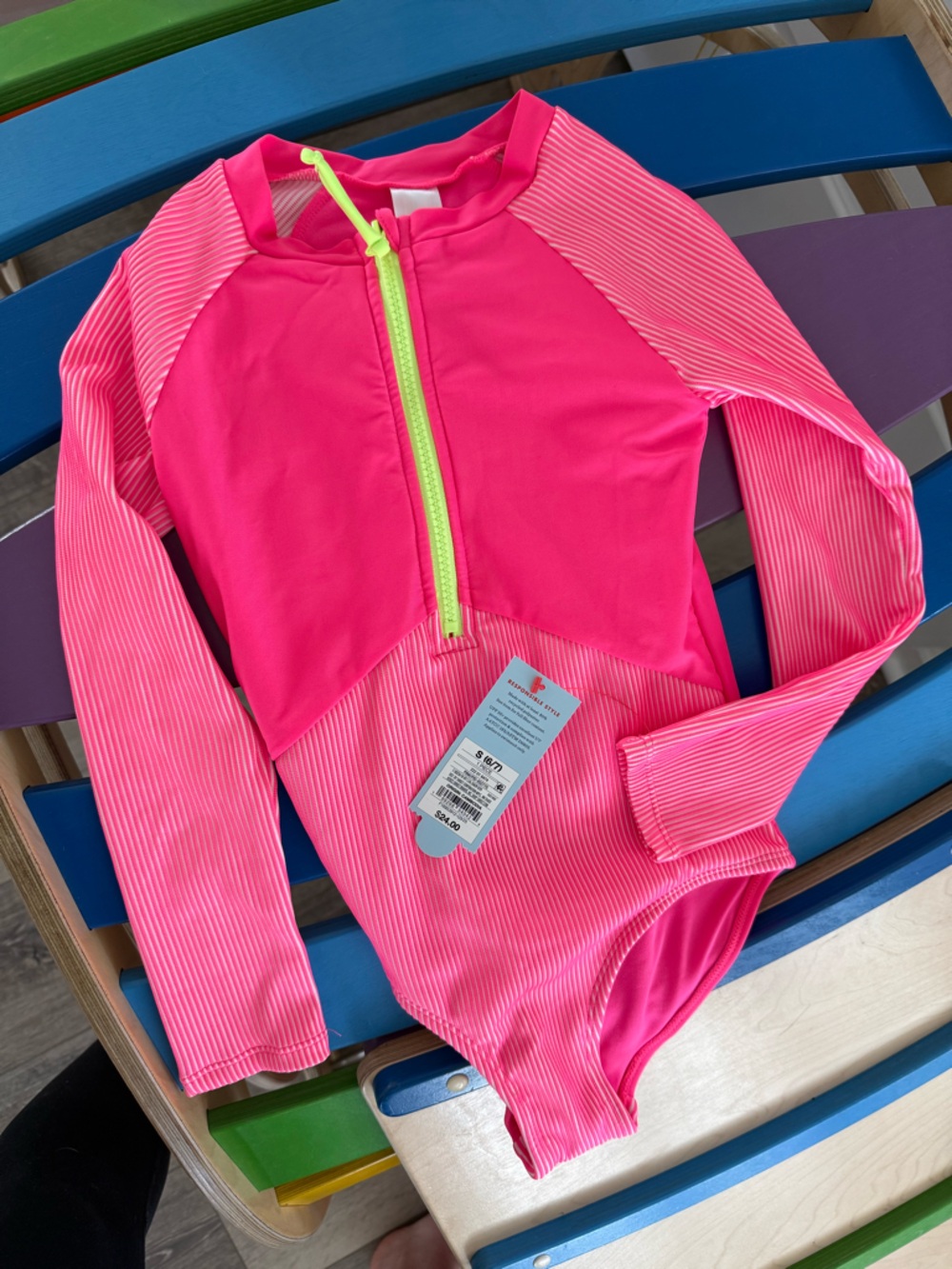 Girls 6-7 rash guard swimsuit
